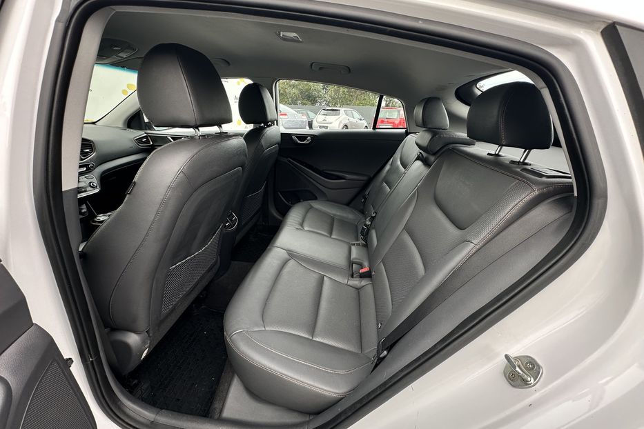 Продам Hyundai Ioniq 28 квт 2016 года в Луцке