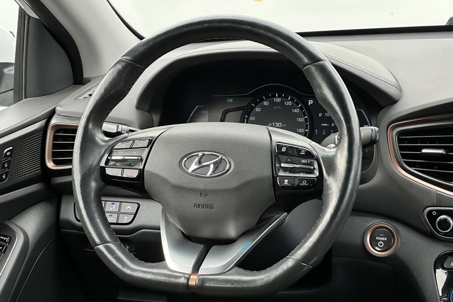 Продам Hyundai Ioniq 28 квт 2016 года в Луцке