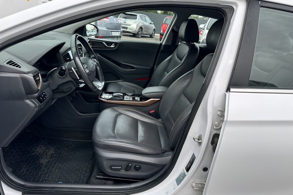 Продам Hyundai Ioniq 28 квт 2016 года в Луцке