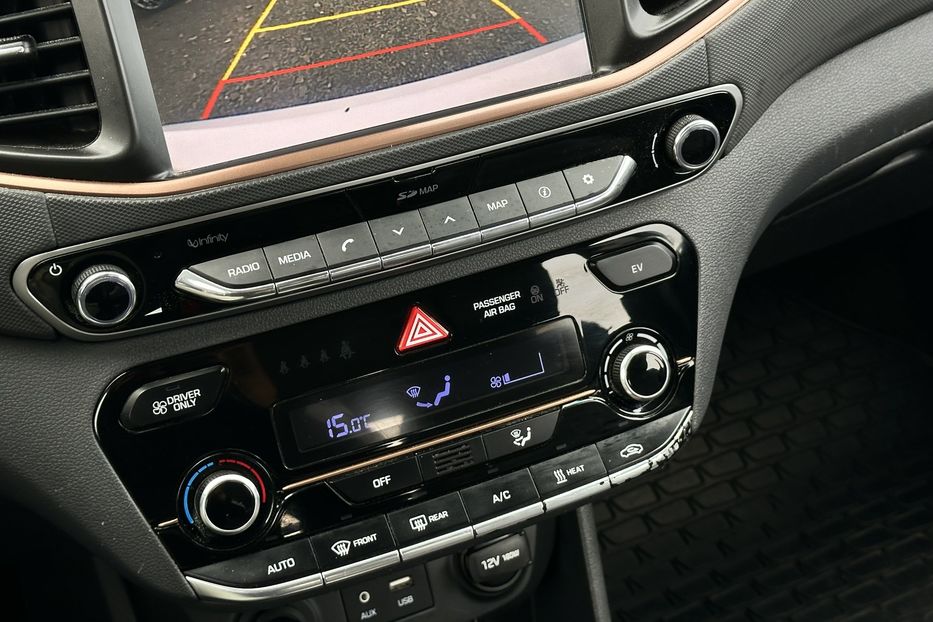 Продам Hyundai Ioniq 28 квт 2016 года в Луцке