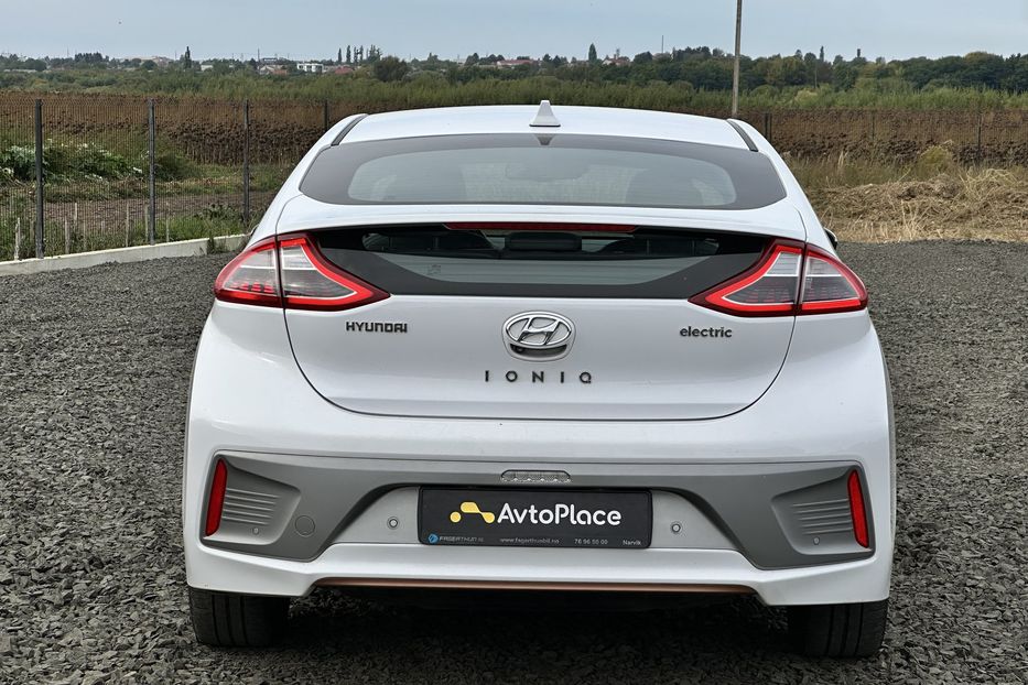 Продам Hyundai Ioniq 28 квт 2016 года в Луцке