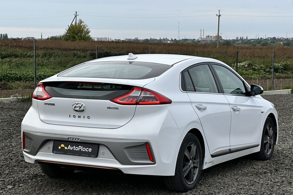 Продам Hyundai Ioniq 28 квт 2016 года в Луцке
