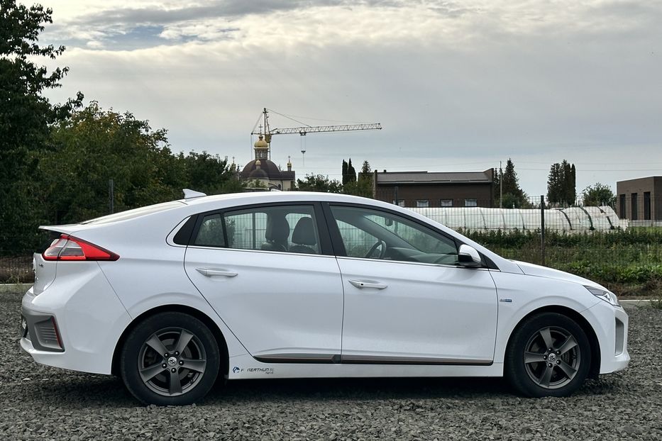 Продам Hyundai Ioniq 28 квт 2016 года в Луцке
