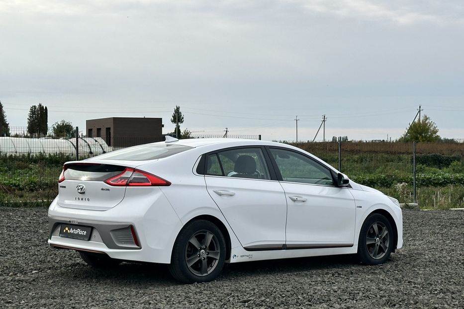 Продам Hyundai Ioniq 28 квт 2016 года в Луцке