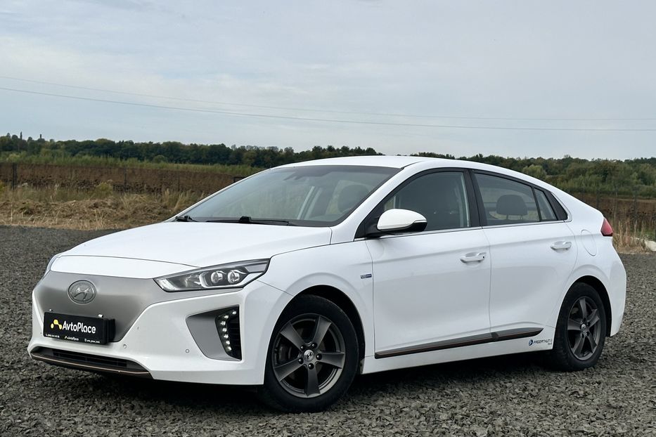 Продам Hyundai Ioniq 28 квт 2016 года в Луцке