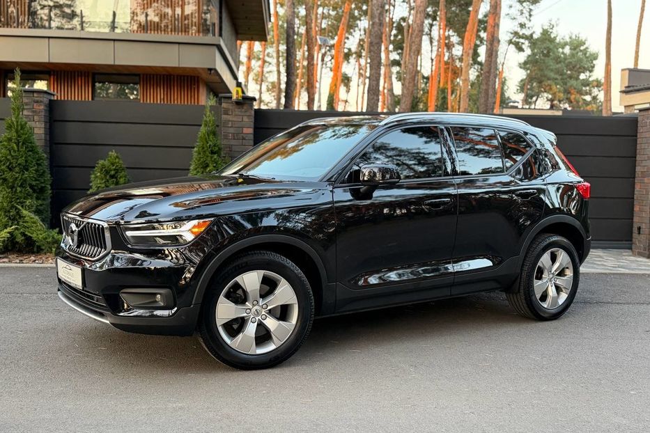 Продам Volvo XC60 XC40, T5 Momentum 2021 года в Киеве