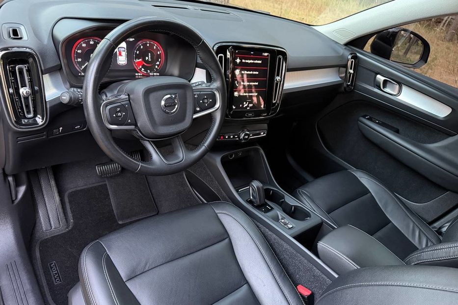 Продам Volvo XC60 XC40, T5 Momentum 2021 года в Киеве