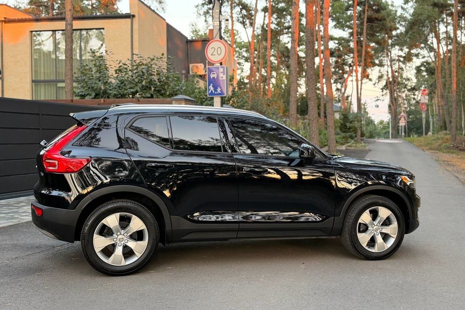 Продам Volvo XC60 XC40, T5 Momentum 2021 года в Киеве