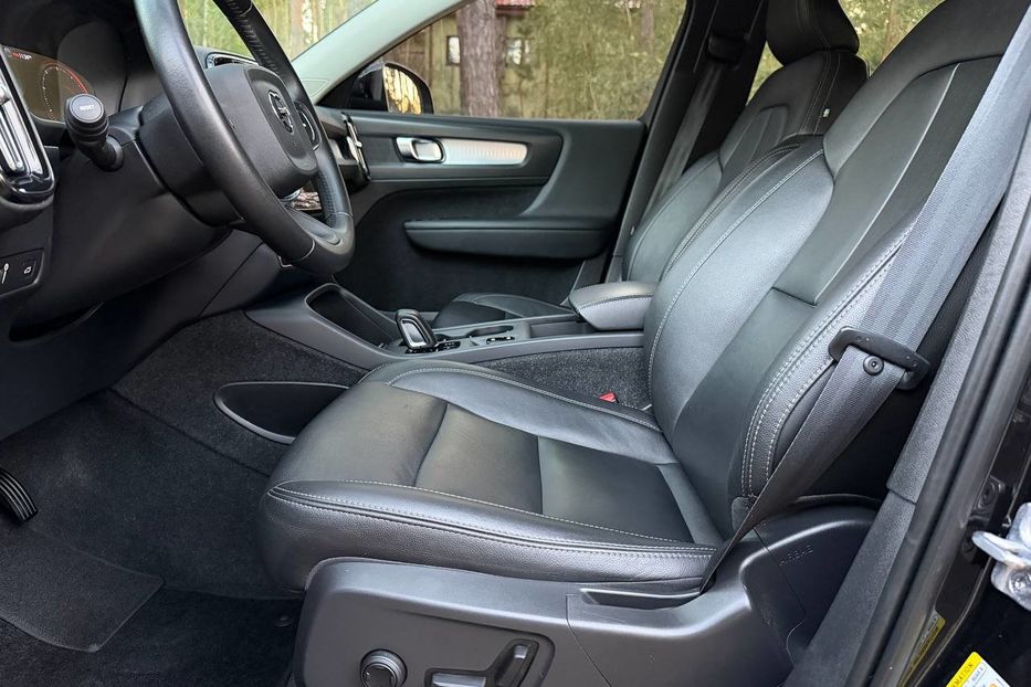 Продам Volvo XC60 XC40, T5 Momentum 2021 года в Киеве