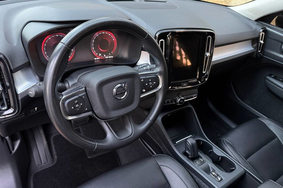 Продам Volvo XC60 XC40, T5 Momentum 2021 года в Киеве