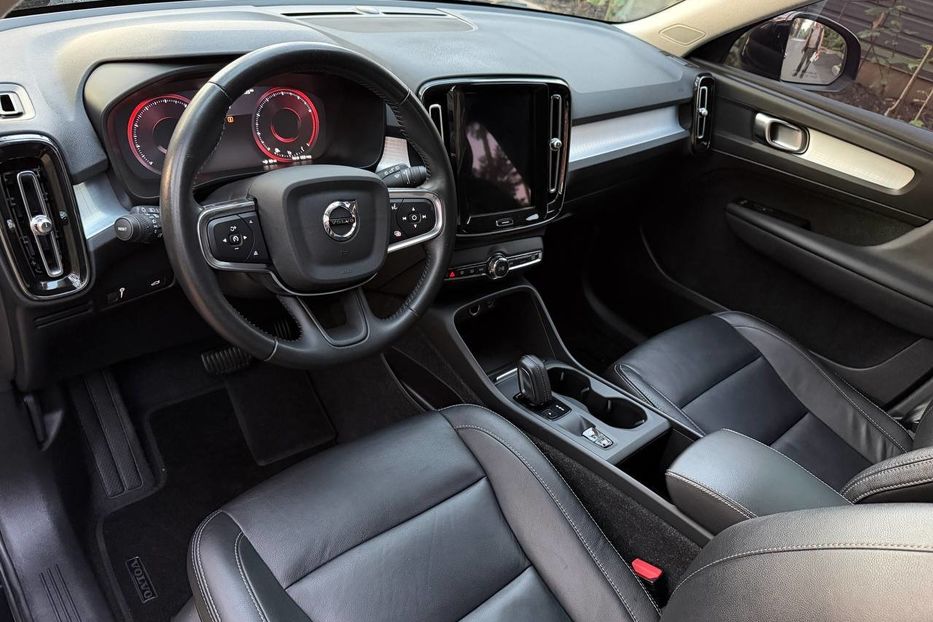 Продам Volvo XC60 XC40, T5 Momentum 2021 года в Киеве