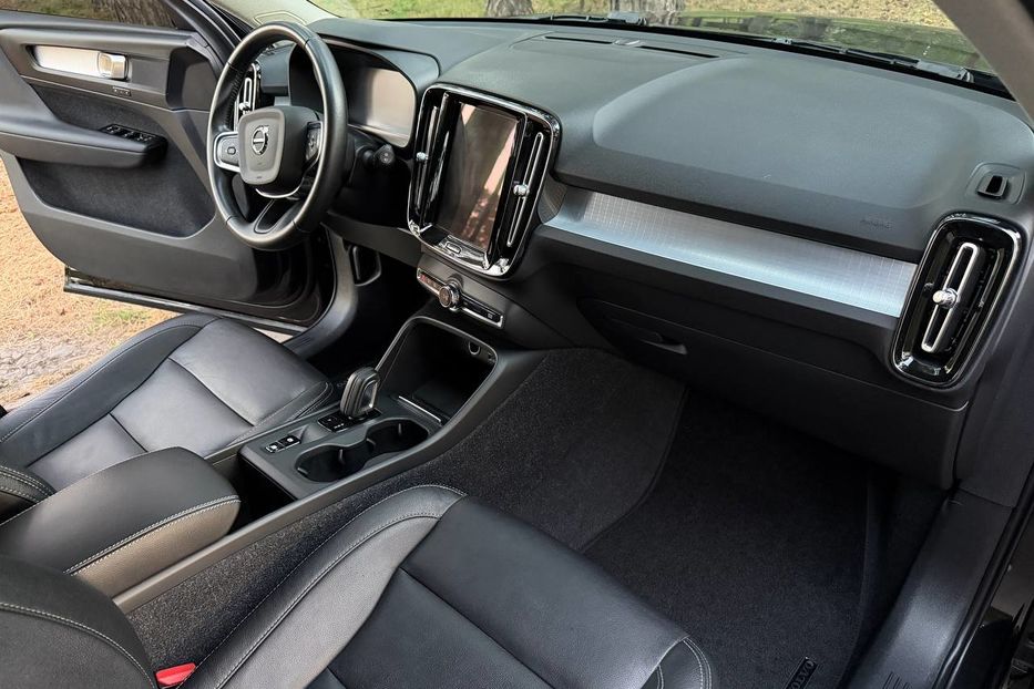 Продам Volvo XC60 XC40, T5 Momentum 2021 года в Киеве