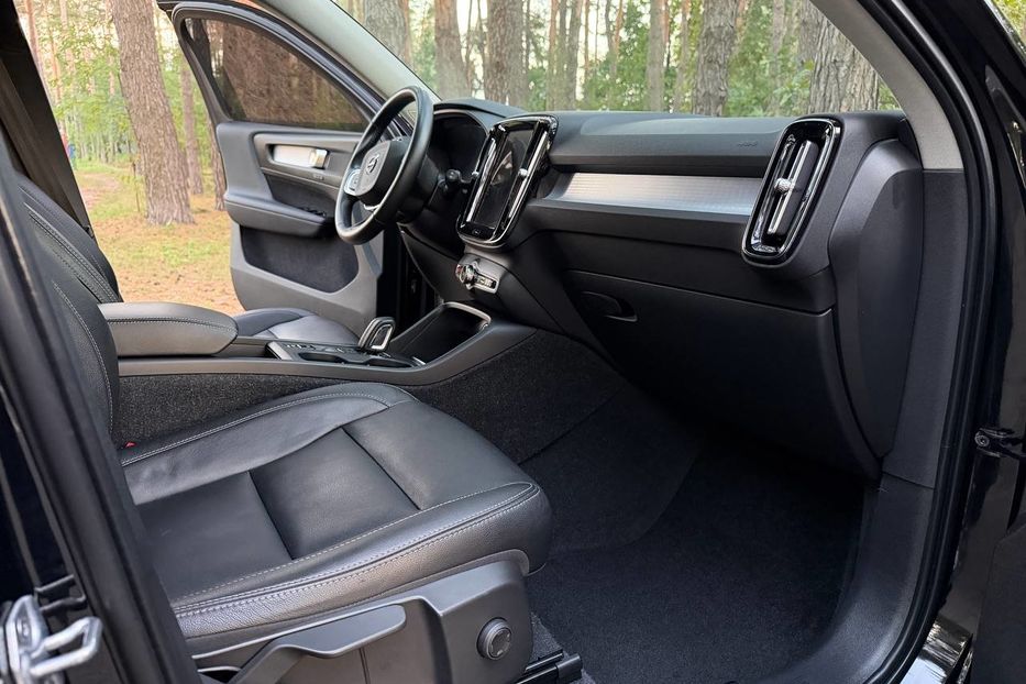 Продам Volvo XC60 XC40, T5 Momentum 2021 года в Киеве