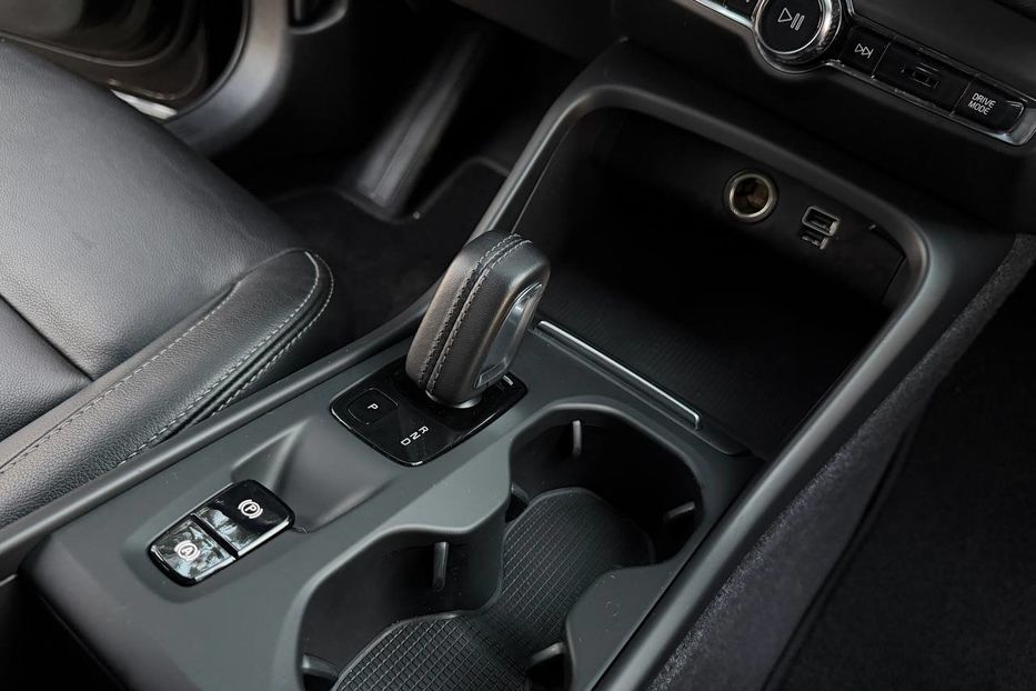 Продам Volvo XC60 XC40, T5 Momentum 2021 года в Киеве