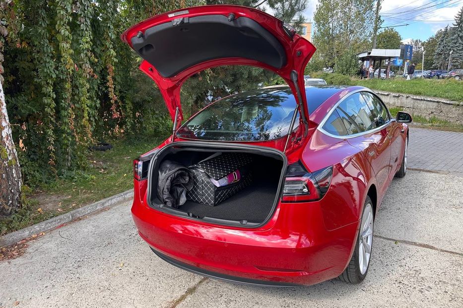 Продам Tesla Model 3 Long Range 2019 года в Черновцах