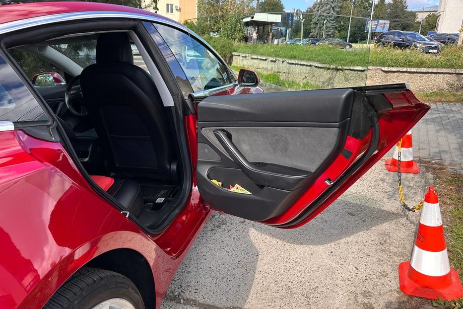Продам Tesla Model 3 Long Range 2019 года в Черновцах