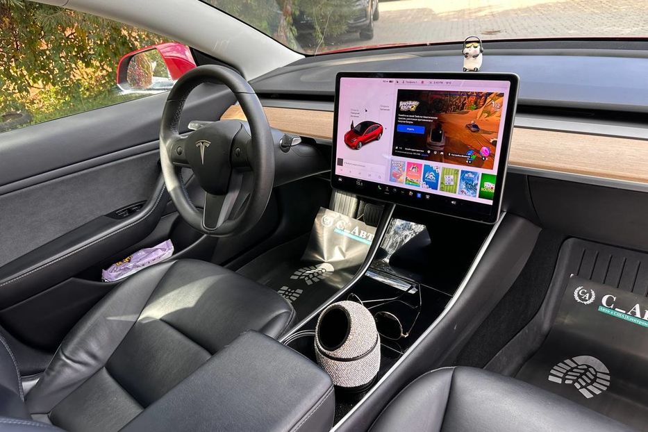 Продам Tesla Model 3 Long Range 2019 года в Черновцах