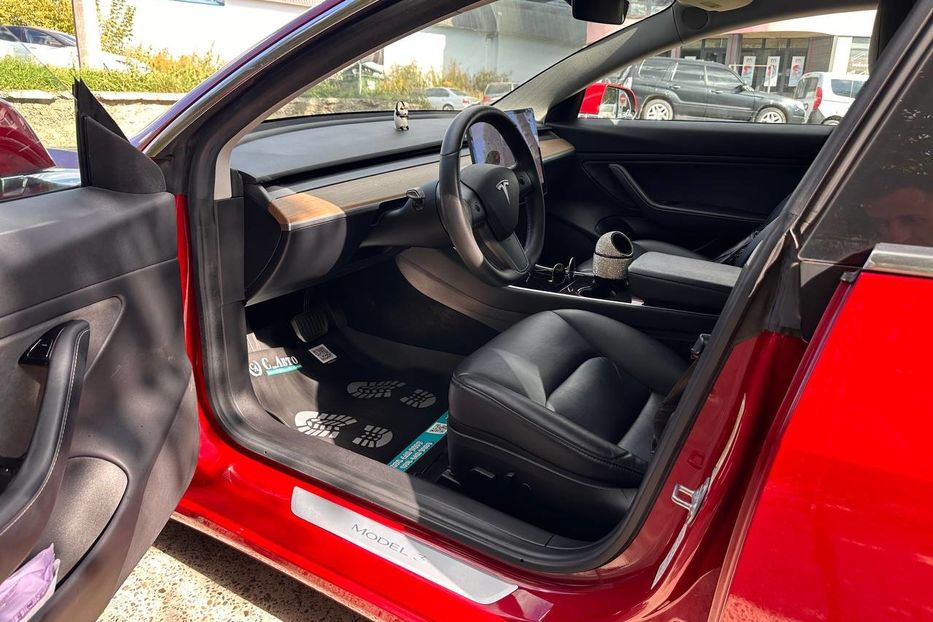 Продам Tesla Model 3 Long Range 2019 года в Черновцах