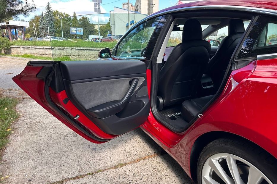 Продам Tesla Model 3 Long Range 2019 года в Черновцах