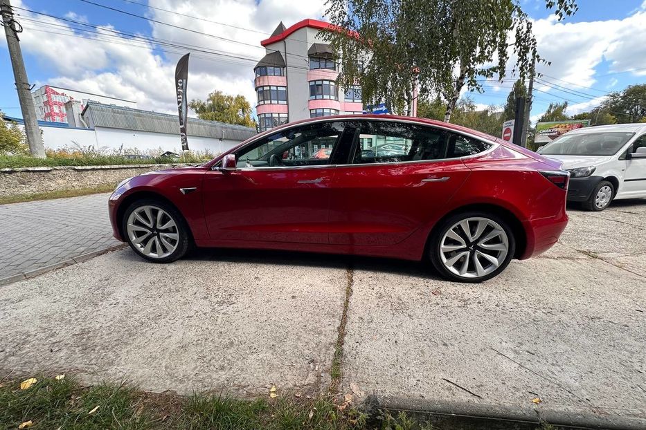 Продам Tesla Model 3 Long Range 2019 года в Черновцах