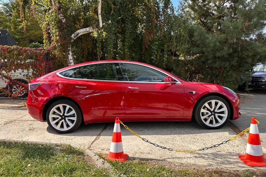 Продам Tesla Model 3 Long Range 2019 года в Черновцах