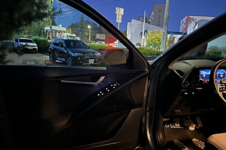 Продам Kia Niro 2024 года в Черновцах