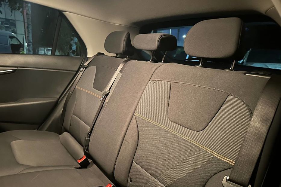 Продам Kia Niro 2024 года в Черновцах