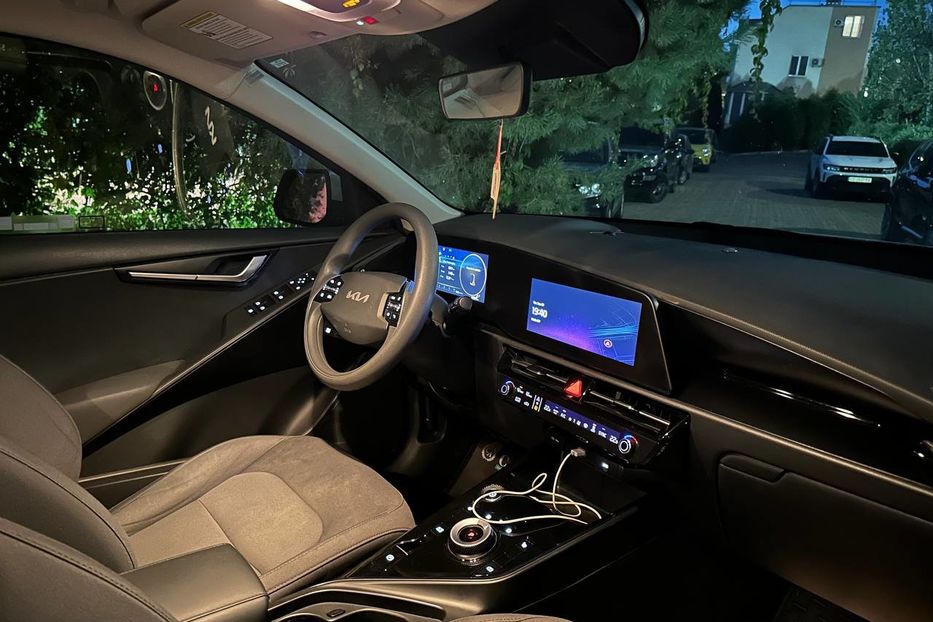 Продам Kia Niro 2024 года в Черновцах