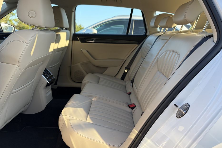 Продам Skoda Superb 2.0 TDI 150к.с FULL LED 2022 года в Львове
