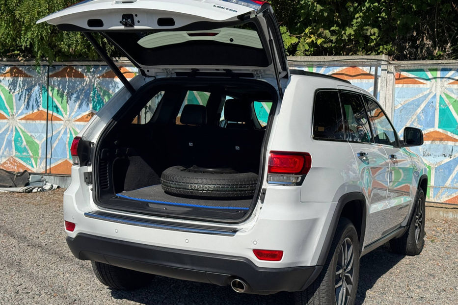 Продам Jeep Grand Cherokee 3.6 AT (295 к.с.) 4WD  •  2020 года в Киеве