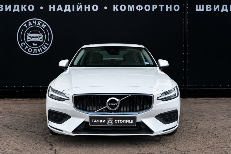 Продам Volvo S60 T5 2.0 AT (250 к.с.) Momentum  2019 года в Киеве