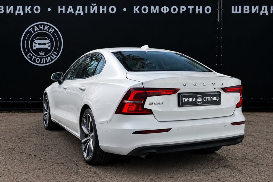 Продам Volvo S60 T5 2.0 AT (250 к.с.) Momentum  2019 года в Киеве