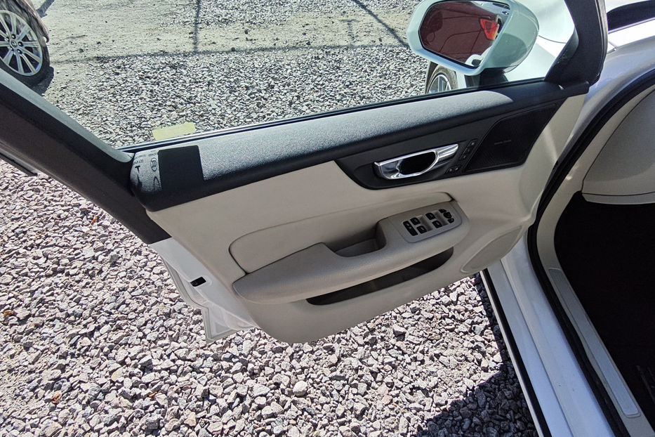 Продам Volvo S60 T5 2.0 AT (250 к.с.) Momentum  2019 года в Киеве