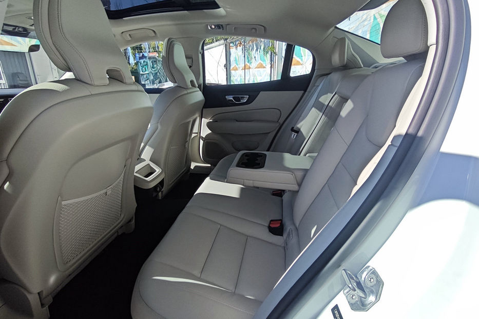 Продам Volvo S60 T5 2.0 AT (250 к.с.) Momentum  2019 года в Киеве