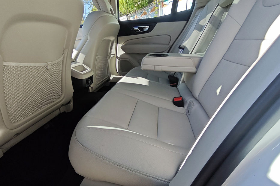 Продам Volvo S60 T5 2.0 AT (250 к.с.) Momentum  2019 года в Киеве