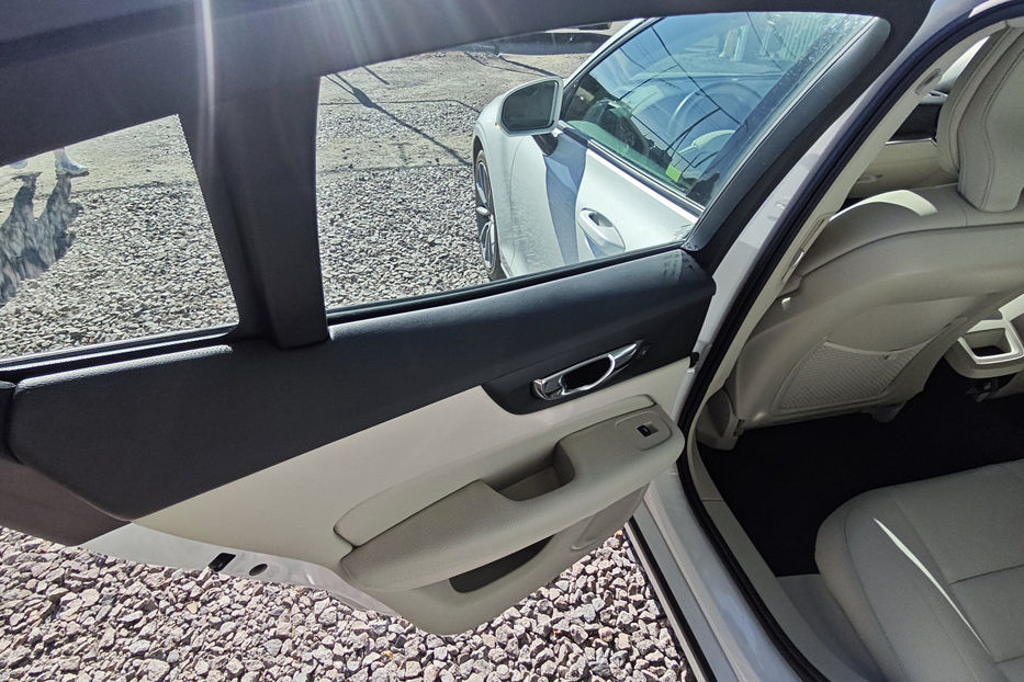 Продам Volvo S60 T5 2.0 AT (250 к.с.) Momentum  2019 года в Киеве