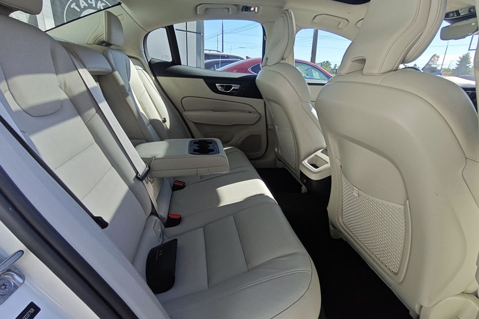 Продам Volvo S60 T5 2.0 AT (250 к.с.) Momentum  2019 года в Киеве