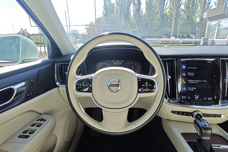 Продам Volvo S60 T5 2.0 AT (250 к.с.) Momentum  2019 года в Киеве