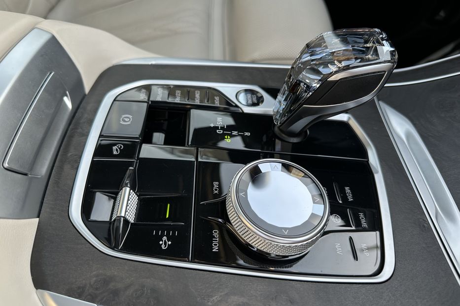 Продам BMW X7 M50D Xdrive 2022 года в Киеве