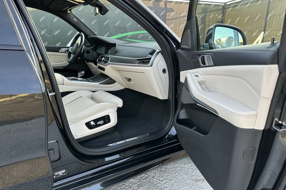 Продам BMW X7 M50D Xdrive 2022 года в Киеве