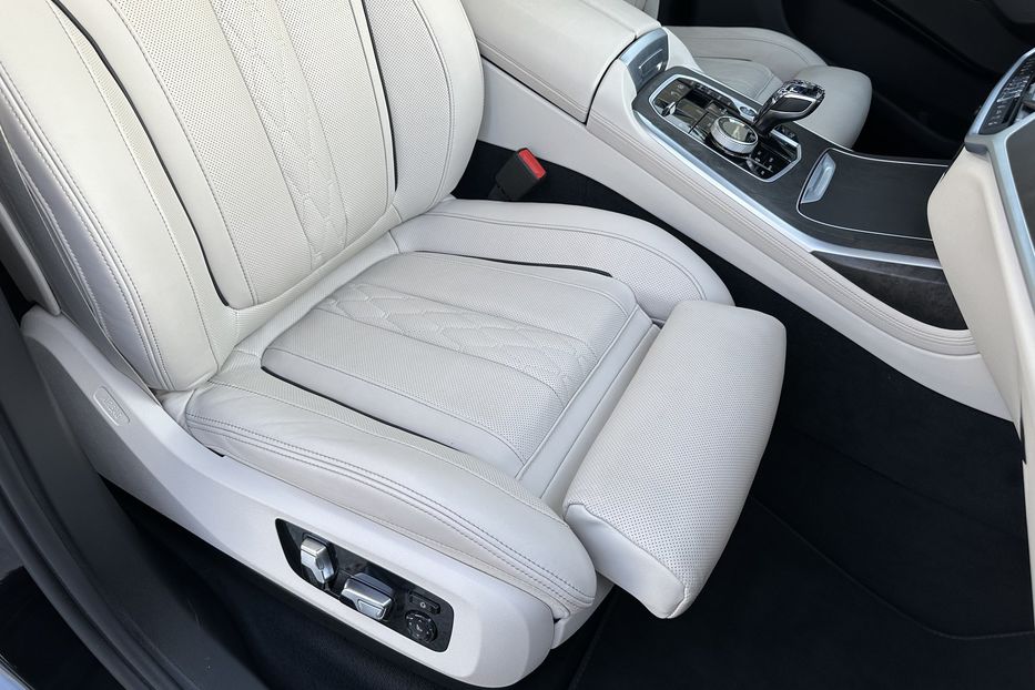 Продам BMW X7 M50D Xdrive 2022 года в Киеве