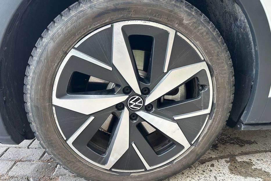 Продам Volkswagen ID.4 Pro 2023 года в Черновцах