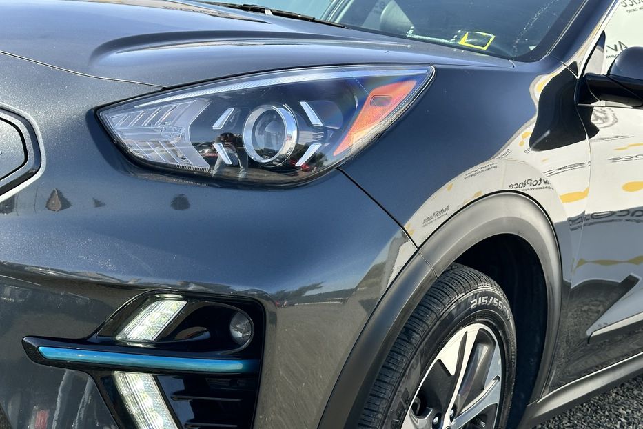 Продам Kia Niro 64 квт 2022 года в Луцке