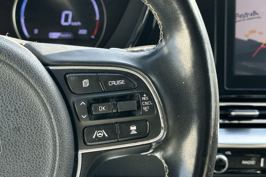 Продам Kia Niro 64 квт 2022 года в Луцке