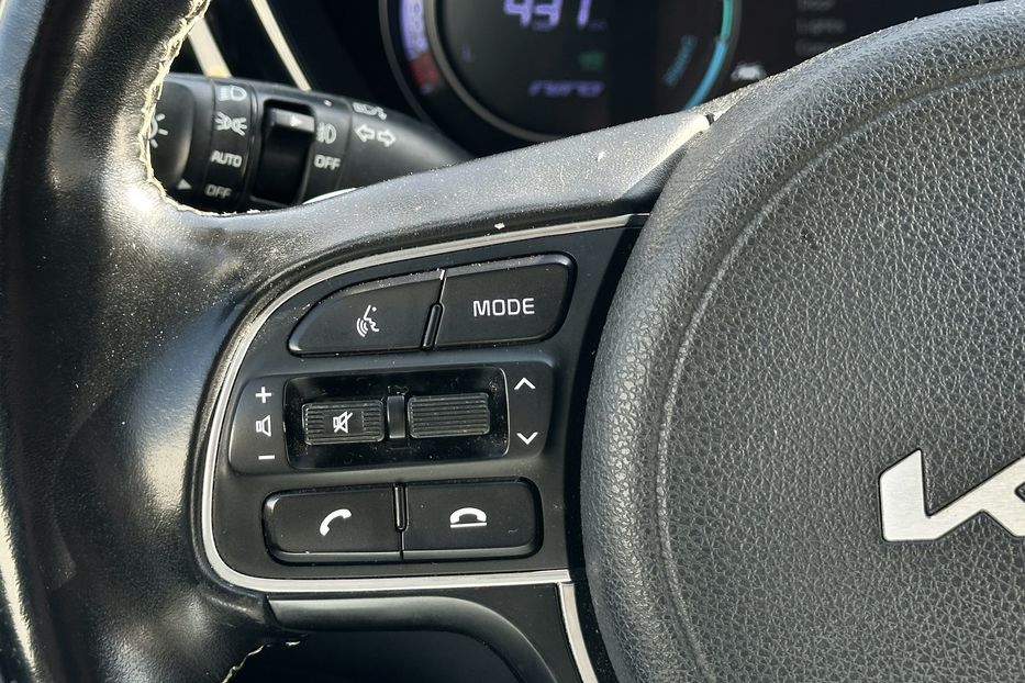 Продам Kia Niro 64 квт 2022 года в Луцке