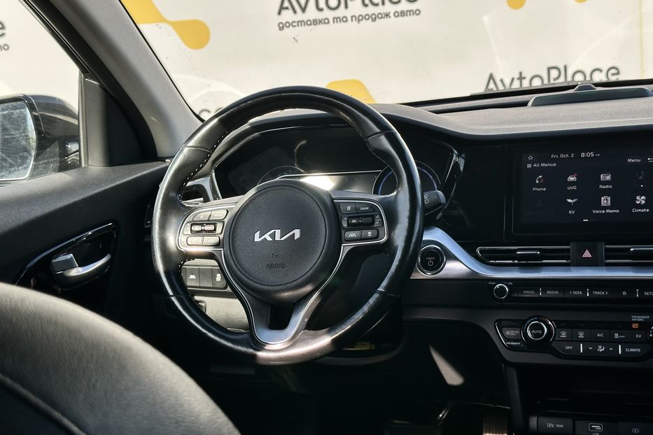 Продам Kia Niro 64 квт 2022 года в Луцке