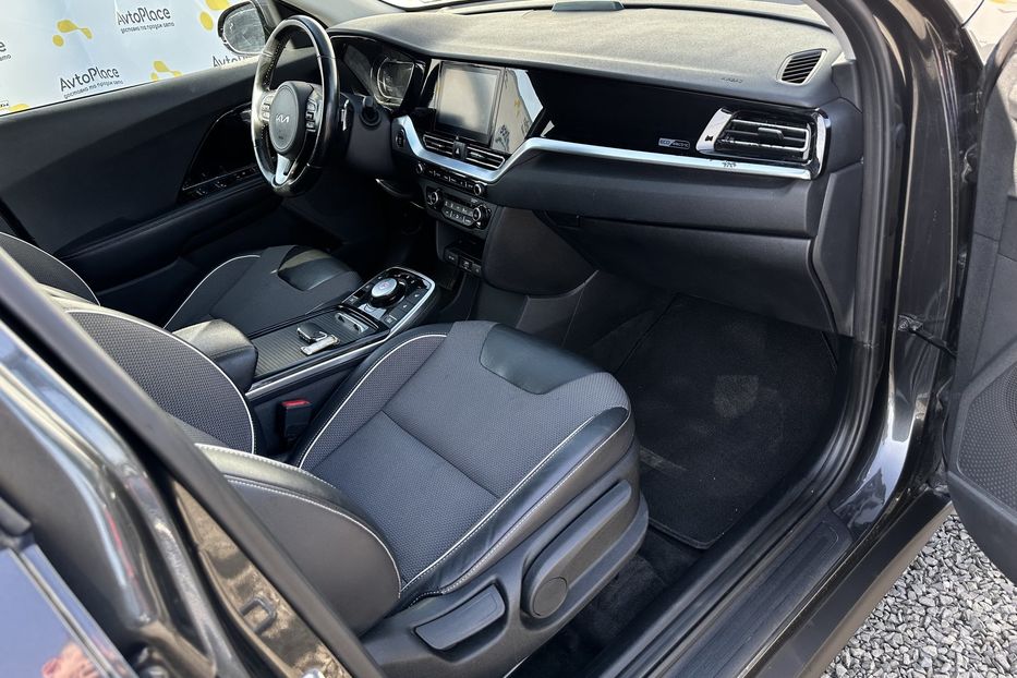 Продам Kia Niro 64 квт 2022 года в Луцке