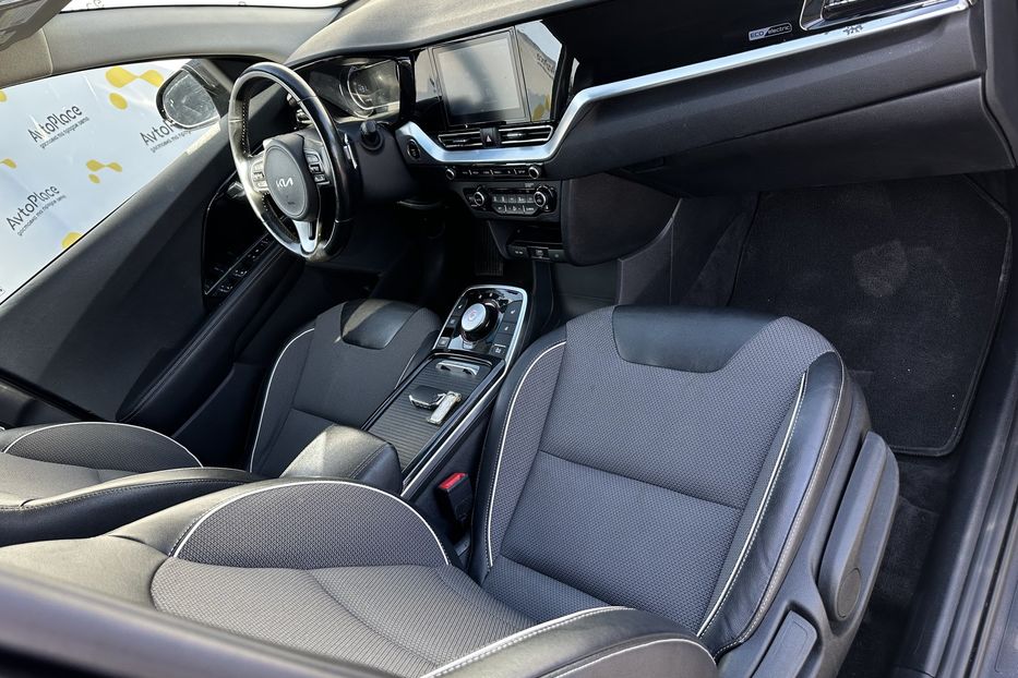 Продам Kia Niro 64 квт 2022 года в Луцке