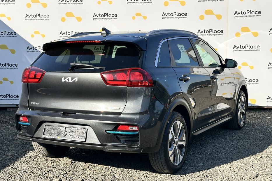 Продам Kia Niro 64 квт 2022 года в Луцке