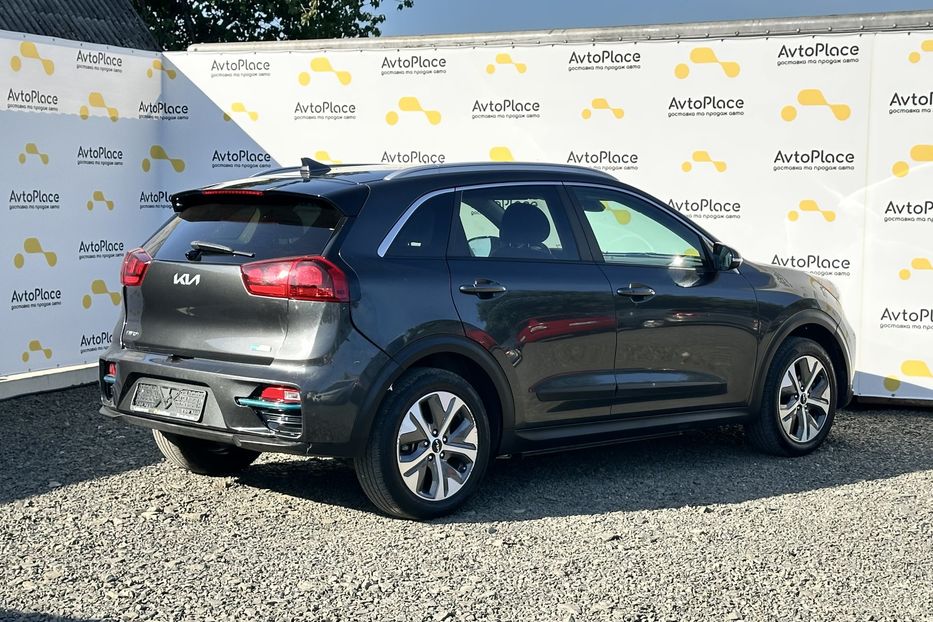 Продам Kia Niro 64 квт 2022 года в Луцке